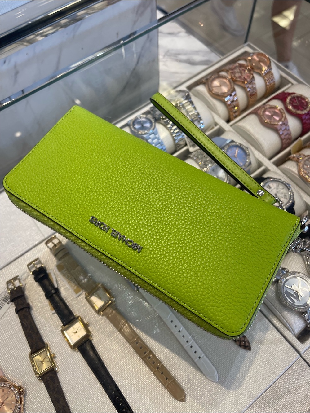 Michael Kors Lg Pebbled Leather Continental Wallet Wristlet Phone Holder 
Lime
N - Picture 6 of 16